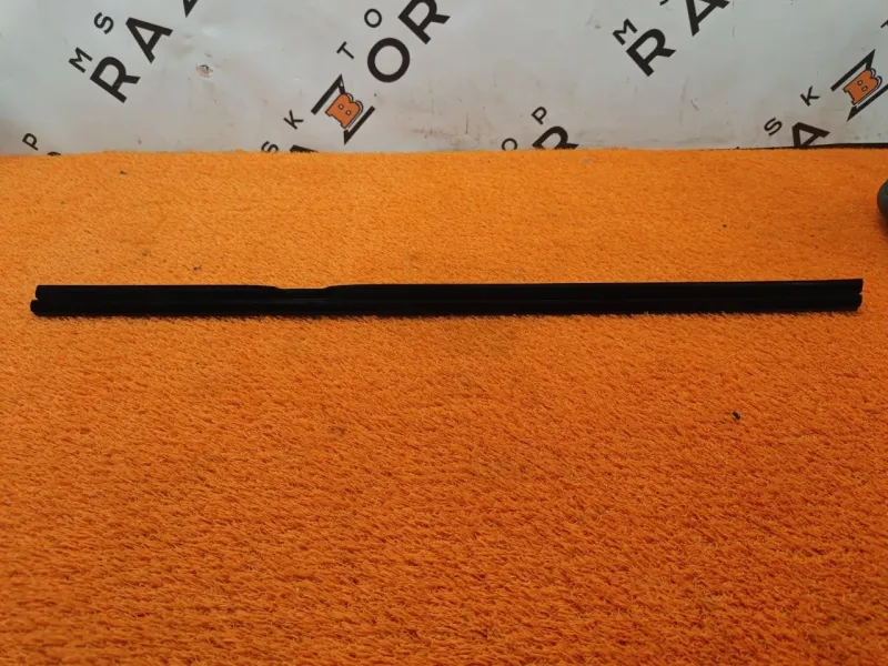 Уплотнитель стекла двери