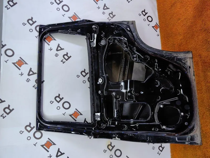 Дверь боковая