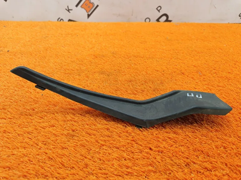 Накладка петли капота