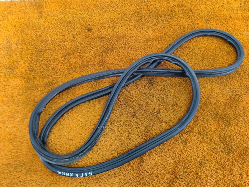 Уплотнитель багажника