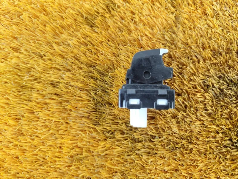 Кнопка стеклоподъемника