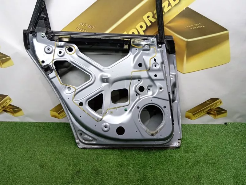 Дверь Audi A4 2005 8E0833051J B7, задняя левая