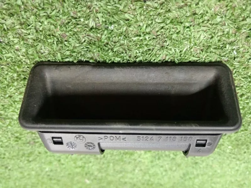 Ручка крышки багажника внутренняя