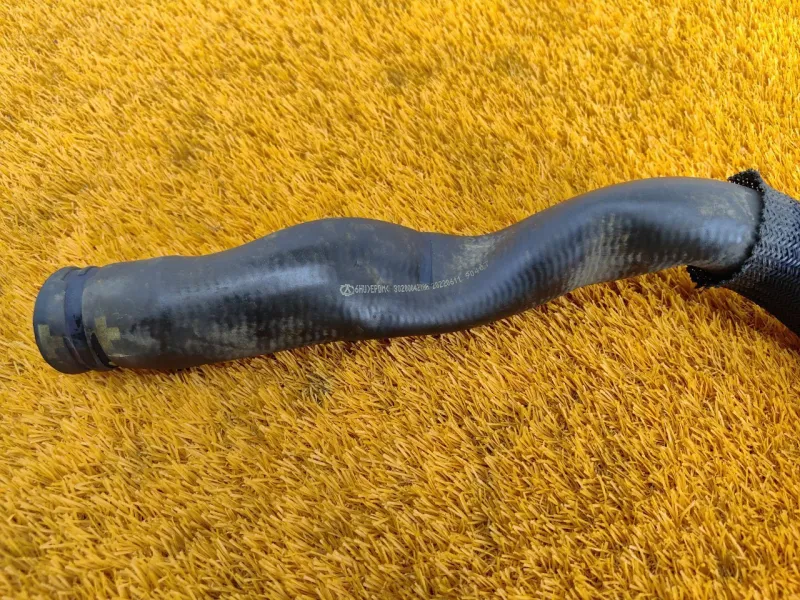 Патрубок радиатора