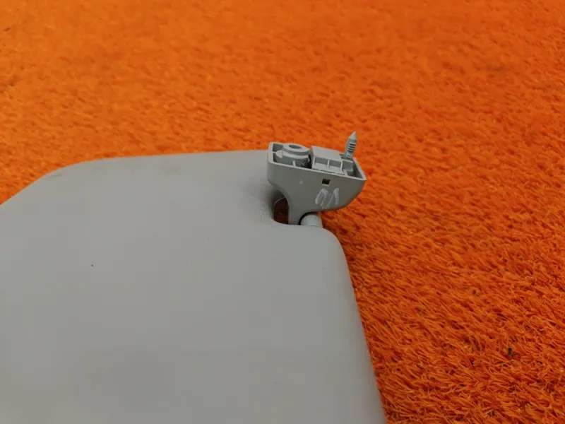 Козырек солнцезащитный