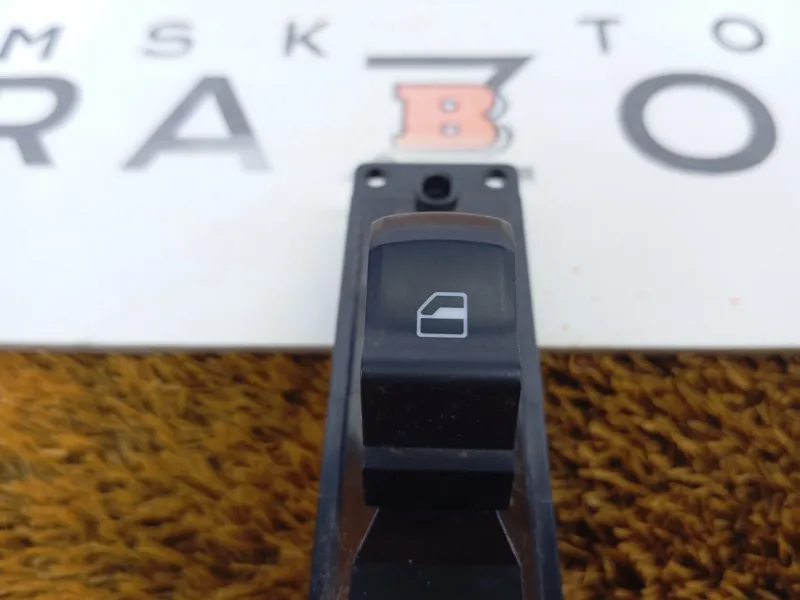 Кнопка стеклоподъемника