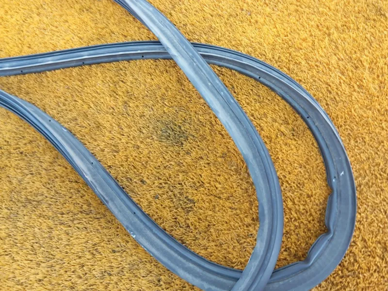 Уплотнитель багажника