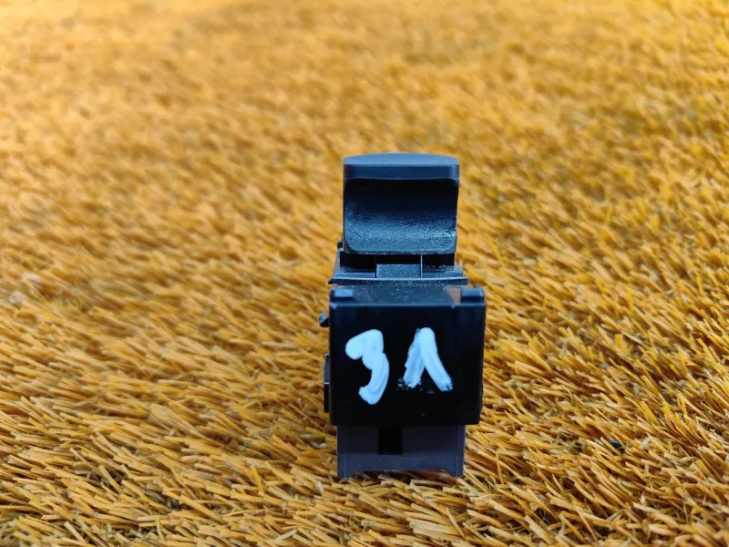 Кнопка стеклоподъемника