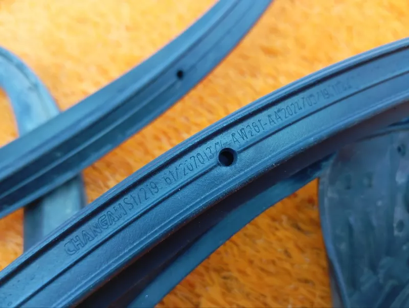 Уплотнитель двери