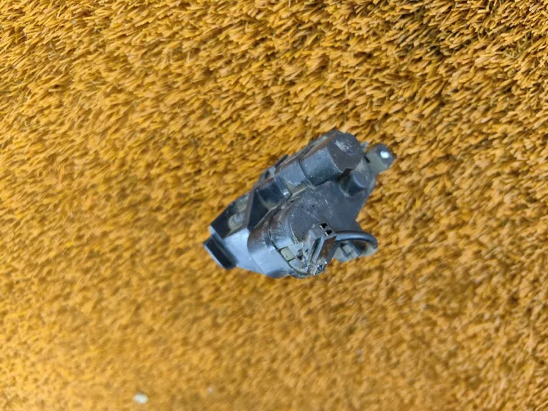 Активатор лючка бензобака