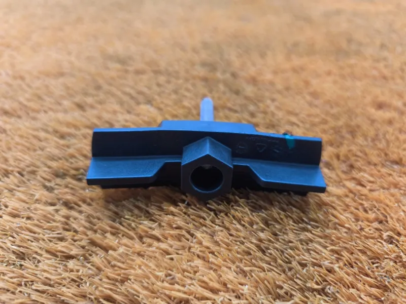 Болт крепления запасного колеса