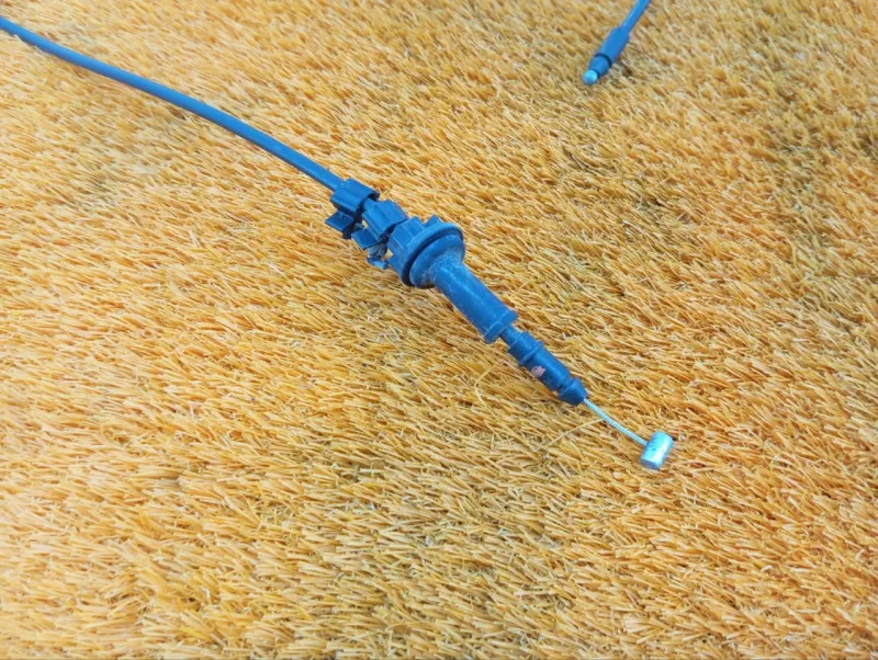 Трос открывания капота