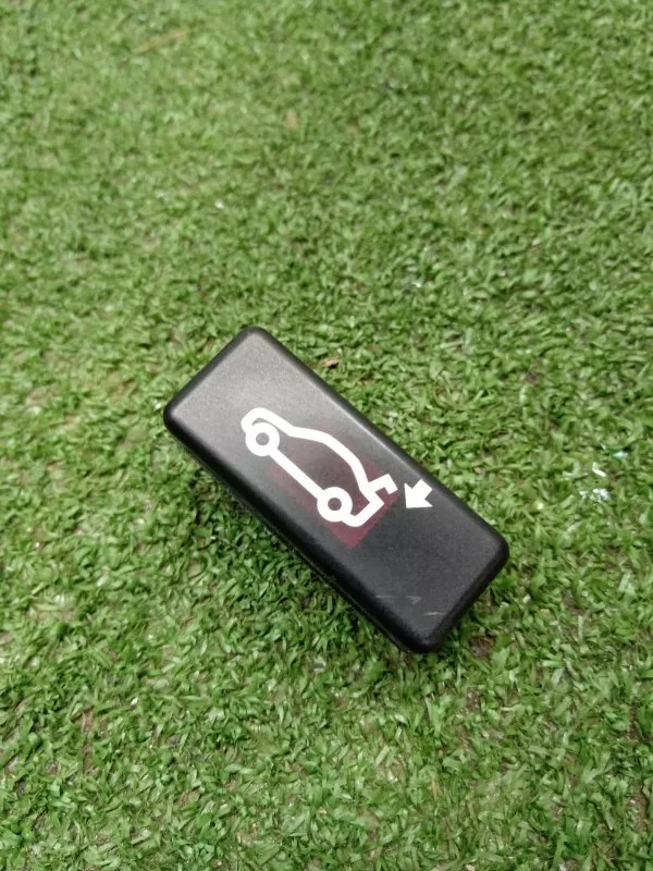 Кнопка открывания багажника BMW 7-Series 2005 8375580 E65/E66, задняя