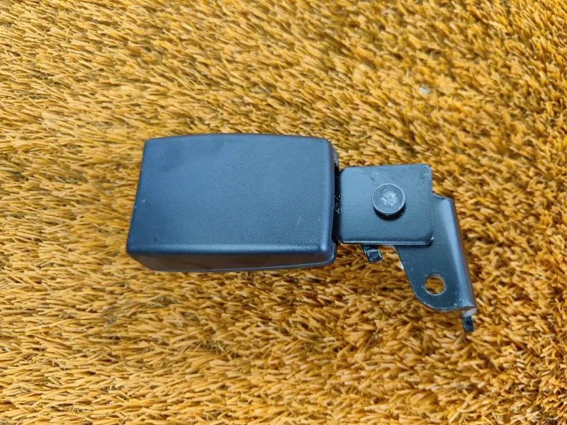 Ответная часть ремня безопасности