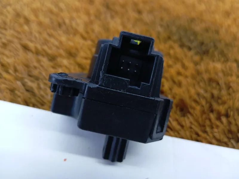 Моторчик заслонки печки