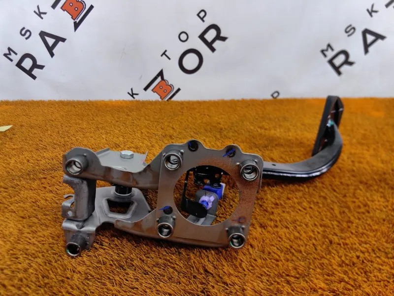 Педаль тормоза