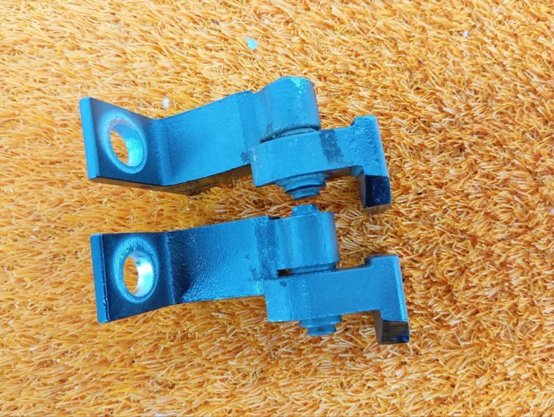 Петля двери