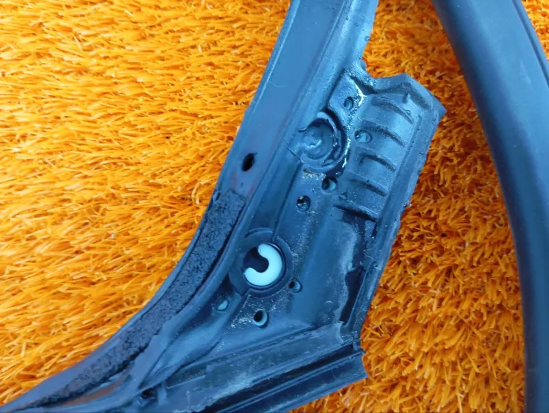 Уплотнитель двери