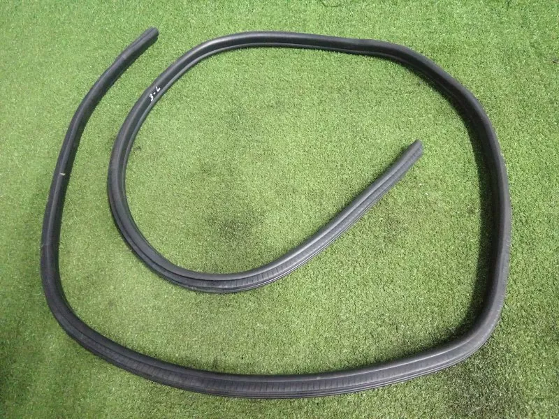 Уплотнитель проема двери