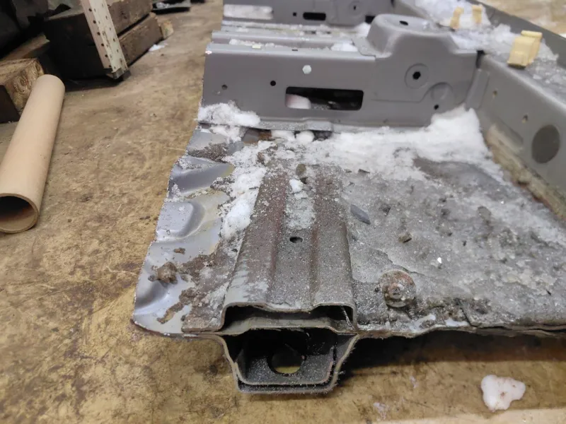 Порог с центральной стойкой