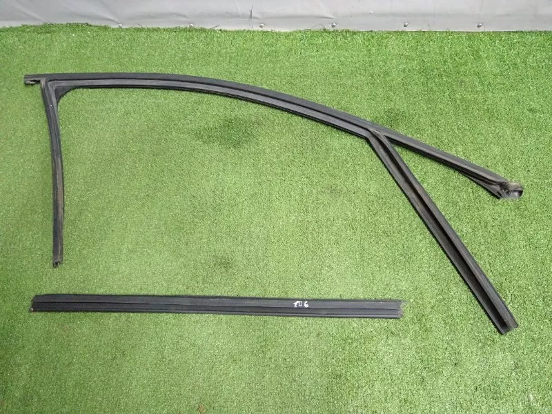 Уплотнитель стекла двери