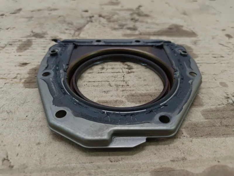 Крышка коленвала