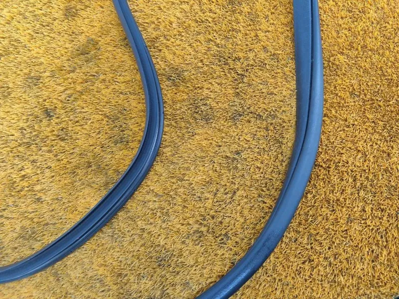 Уплотнитель проема двери