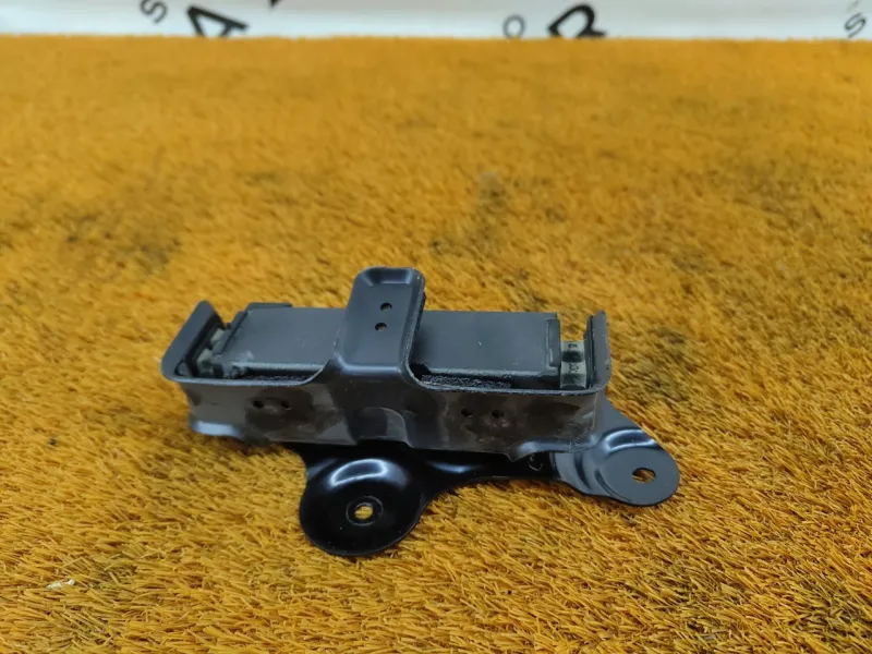 Демпфер крышки багажника