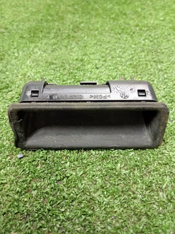 Кнопка открывания багажника