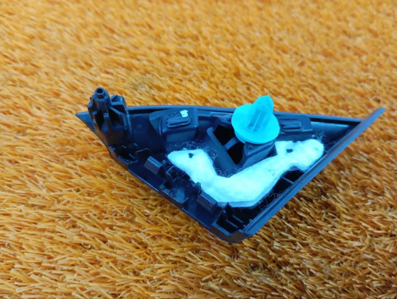 Уголок двери