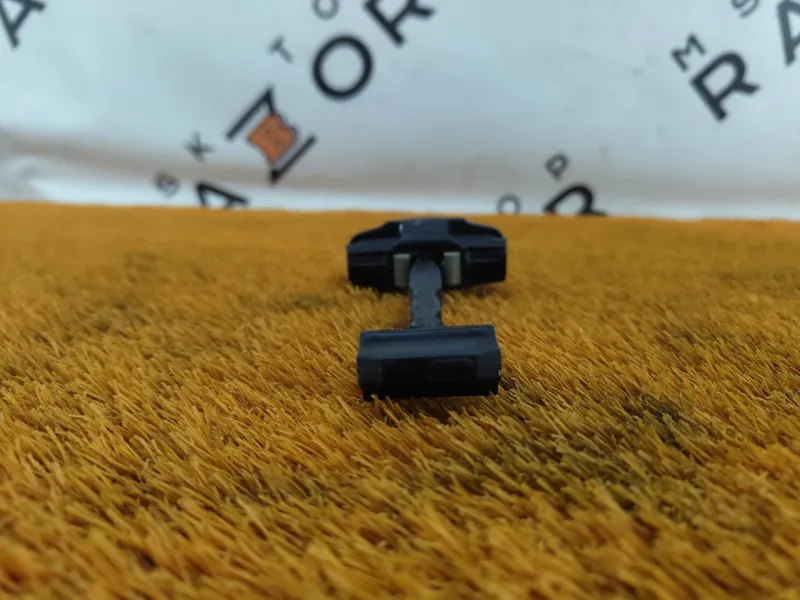 Ограничитель двери