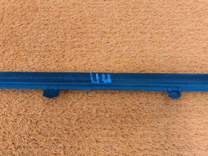 Молдинг стекла