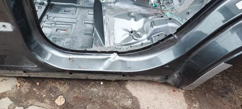 Порог с центральной стойкой