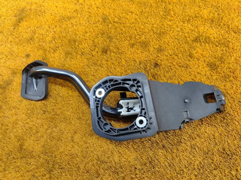 Педаль тормоза