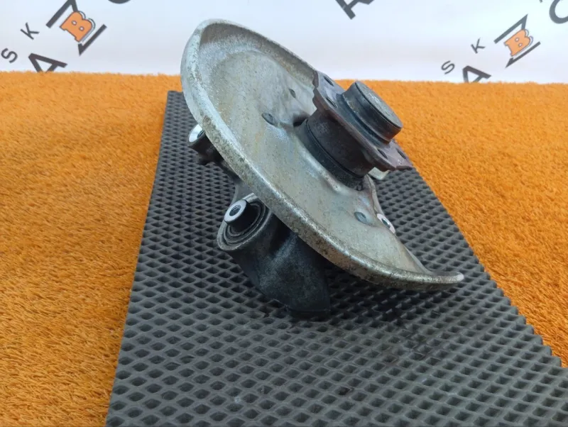 Кулак поворотный