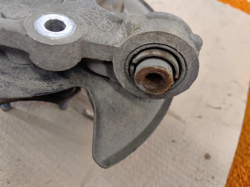 Кулак поворотный