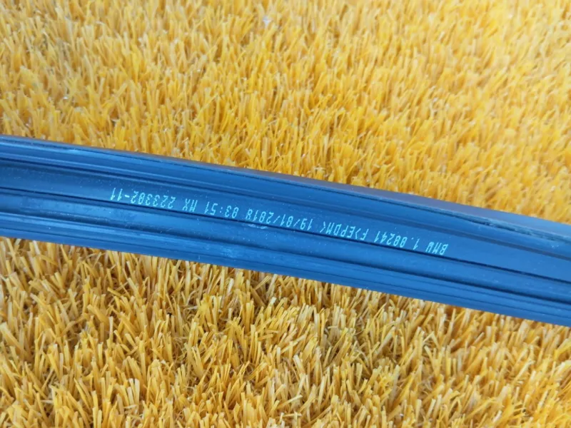 Уплотнитель стекла двери