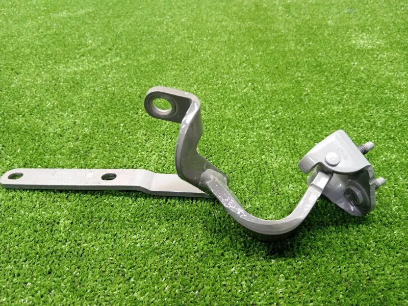 Петля двери багажника