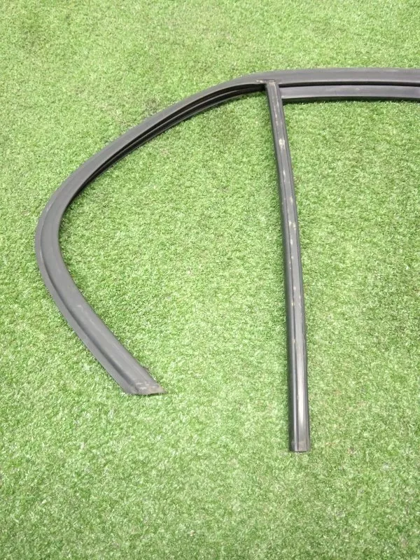 Уплотнитель стекла двери