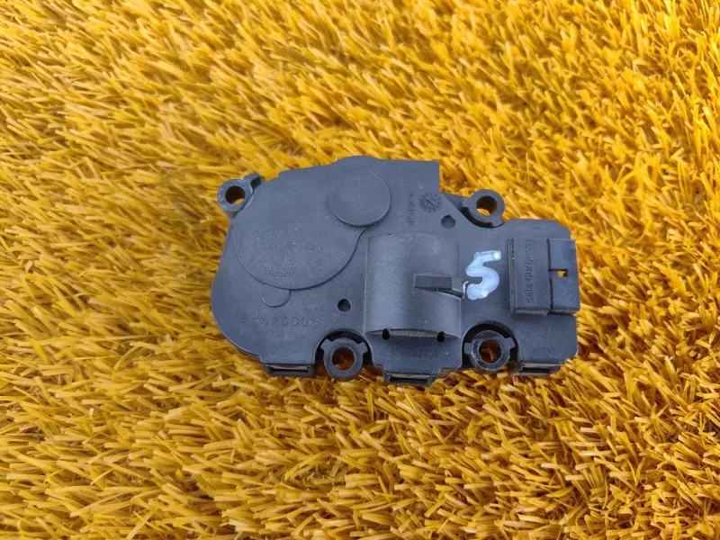 Моторчик заслонки печки