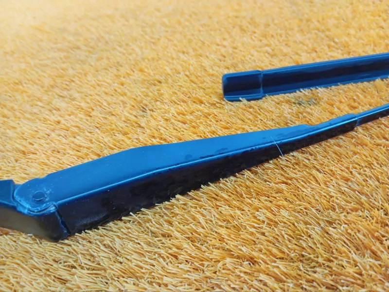 поводок стеклоочистителя