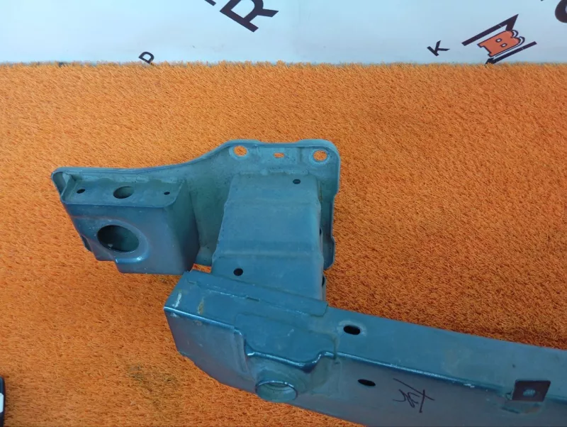 Усилитель бампера