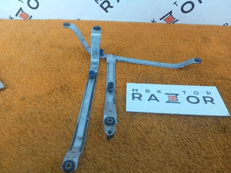 Крепление топливного бака