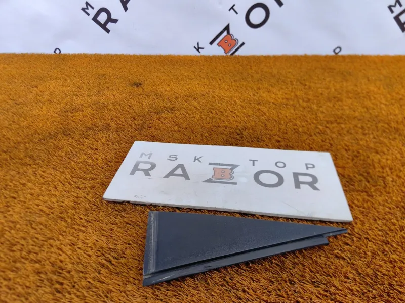 Уголок двери