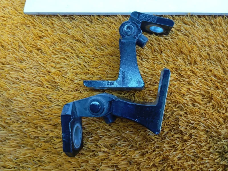 Петля двери