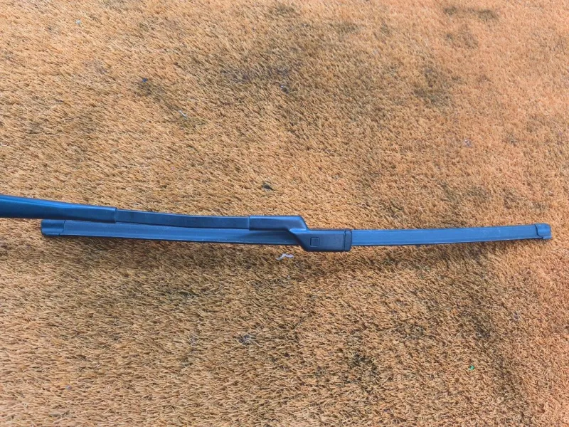 Поводок стеклоочистителя лобового стекла