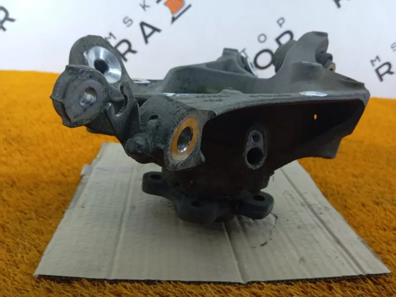 Кулак поворотный