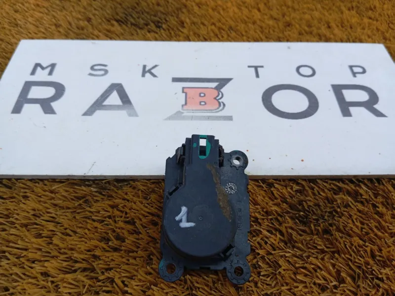 Моторчик заслонки печки