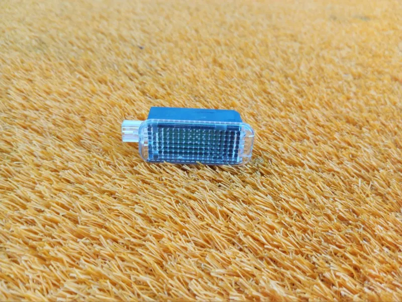 Плафон подсветки багажника