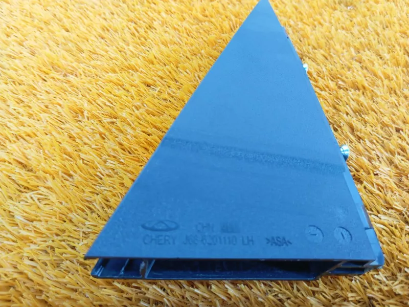 Направляющая стекла двери